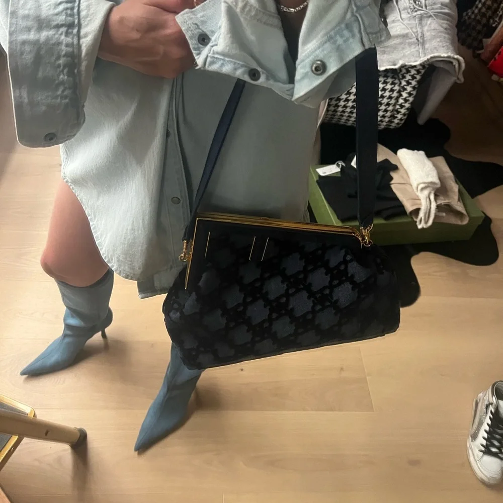 Fendi First Medium
Blue denim bag - Picture 10 of 15
